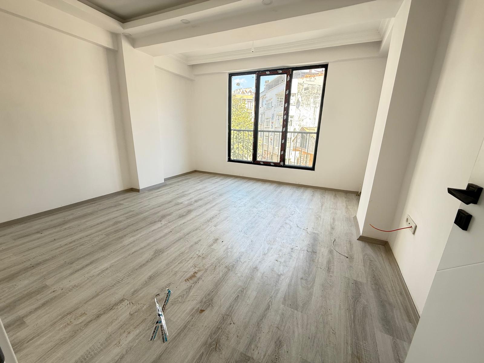 VELİEFENDİDE  SIFIR DAİRE ÇİFT CEPHELİ 2+1 75 m2